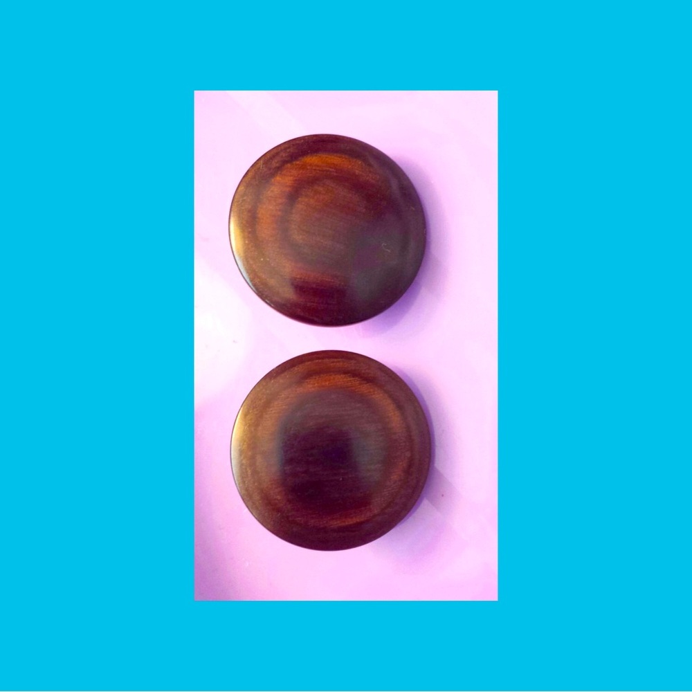 Vintage Natural Wood Grain Round Button Pierced MOD Boho Earrings - Picture 3 of 3